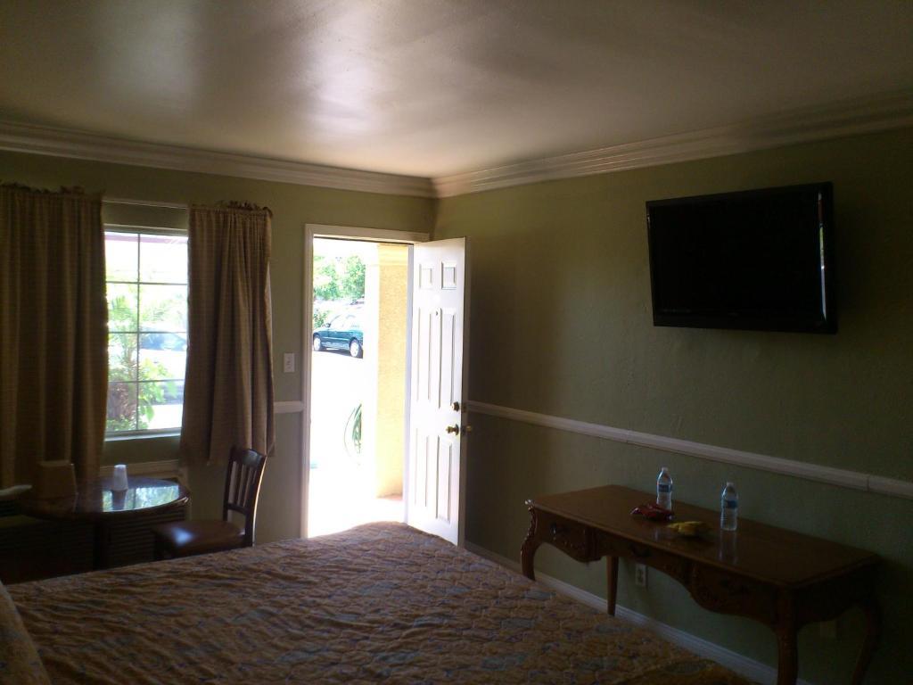 Santa Ana Travel Inn Habitación foto